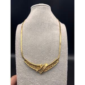 Vintage Trifari gold tone basket weave necklace statement elegant minimalist 16"